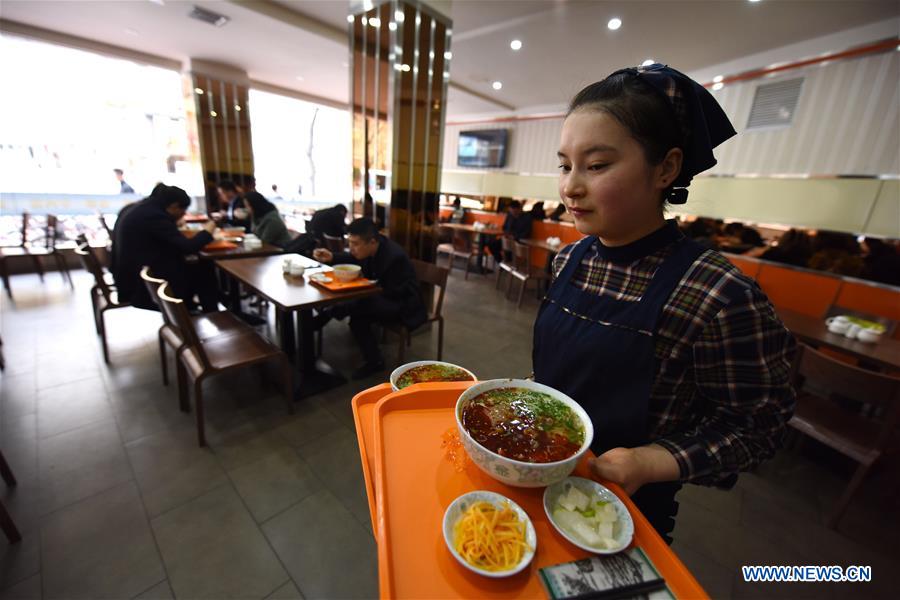 Lanzhou beef noodles wins fame both at home and abroad