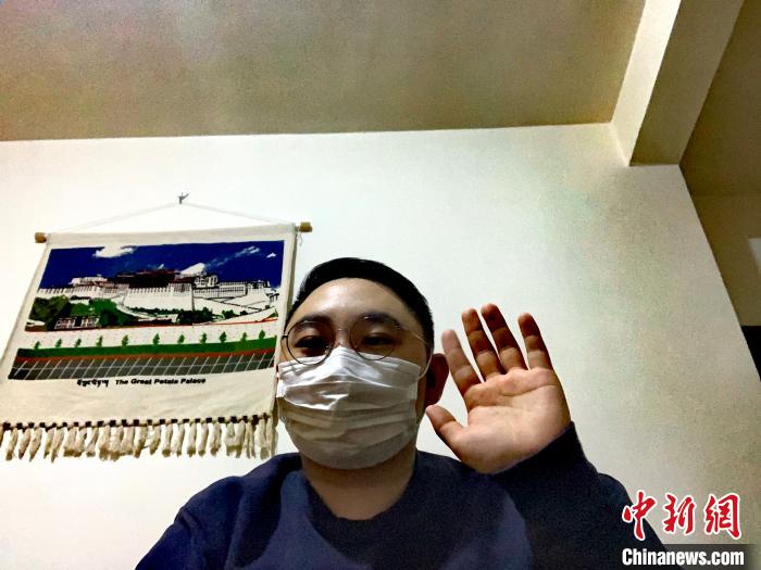 图为才仁多杰在舅舅家自行隔离 受访者供图 摄