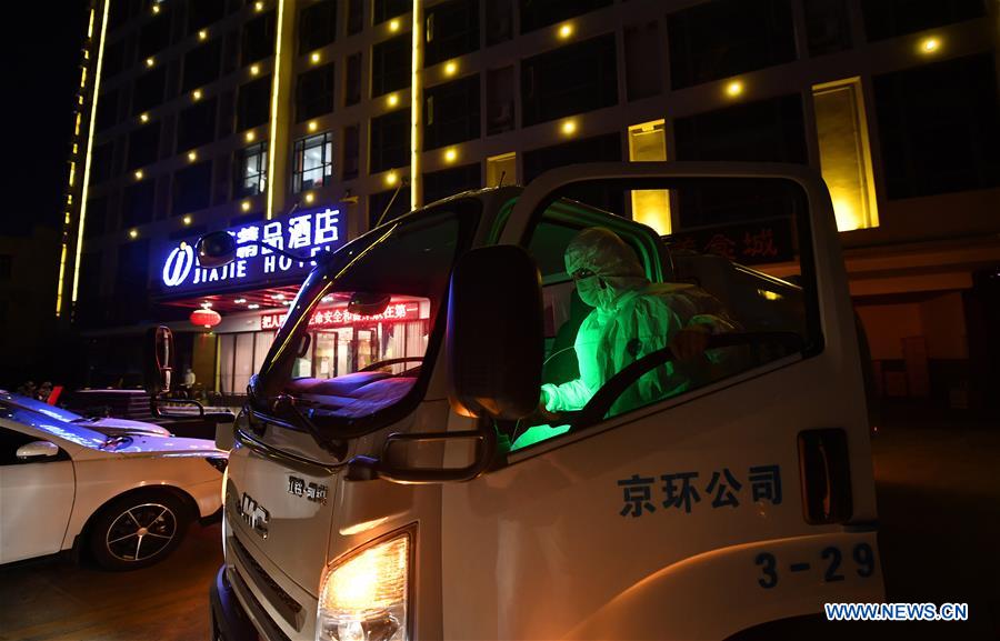 CHINA-HAINAN-SANITATION WORKER-CORONAVIRUS-PREVENTION MEASURES (CN)