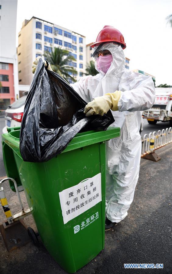CHINA-HAINAN-SANITATION WORKER-CORONAVIRUS-PREVENTION MEASURES (CN)