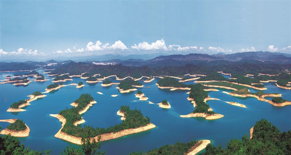 Thousand Islands Lake, an oasis of splendor