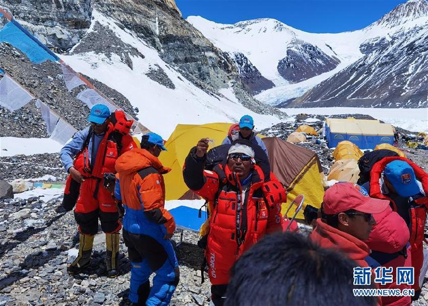 （2020珠峰高程测量）（4）2020珠峰高程测量登山队冲顶组再出发