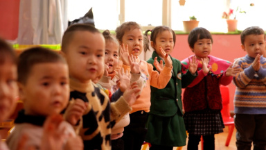 GLOBALink | Xinjiang, my home: Kindergarten teacher popular among children