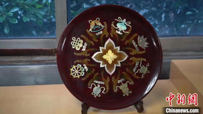 尹利萍制作的漆器。 何芦恒 摄