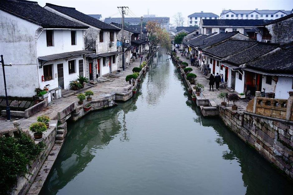 Shaoxing's towpath to history