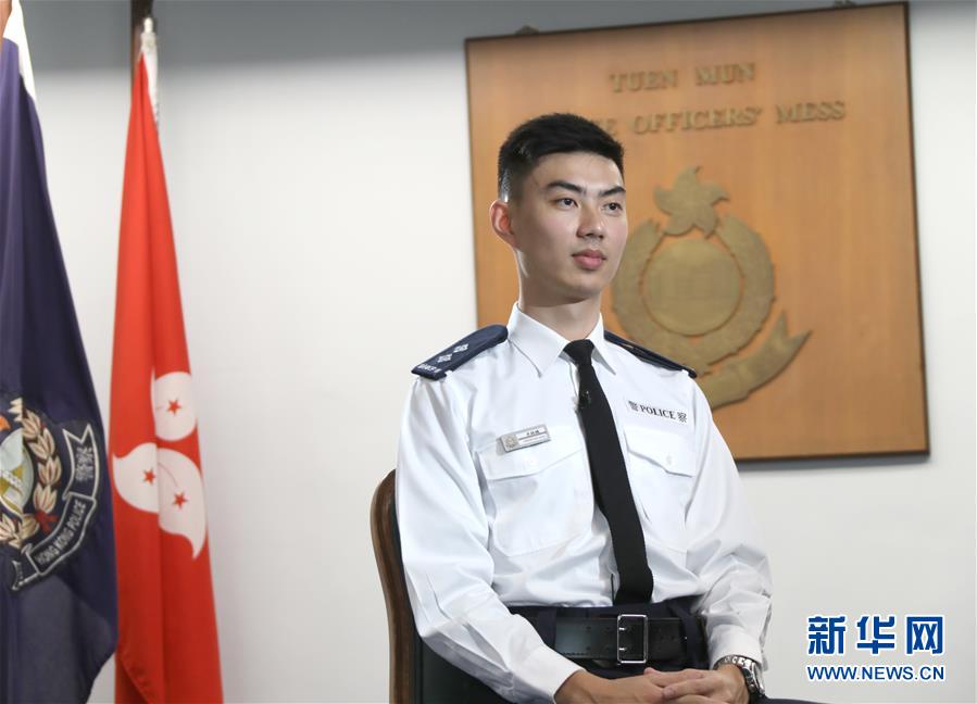 （港澳台·香港故事·图文互动）（2）网红帅港警卓Sir：温暖和辛酸并存的艰难之路