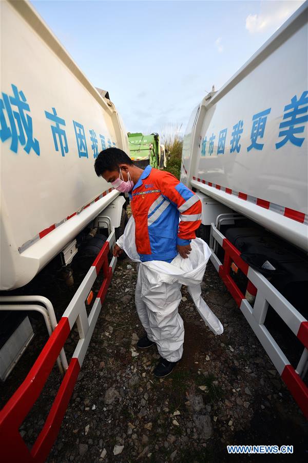 CHINA-HAINAN-SANITATION WORKER-CORONAVIRUS-PREVENTION MEASURES (CN)