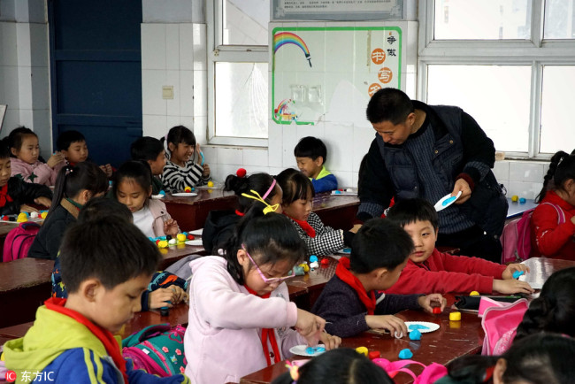 河南面塑艺人捏出能吃的面人 Henan dough modeling finds success in modern age